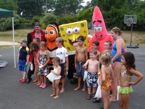 Sponge_bob_and_gang_group_photo_dsc