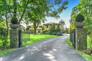 12 Parsonage Point Place house w driveway