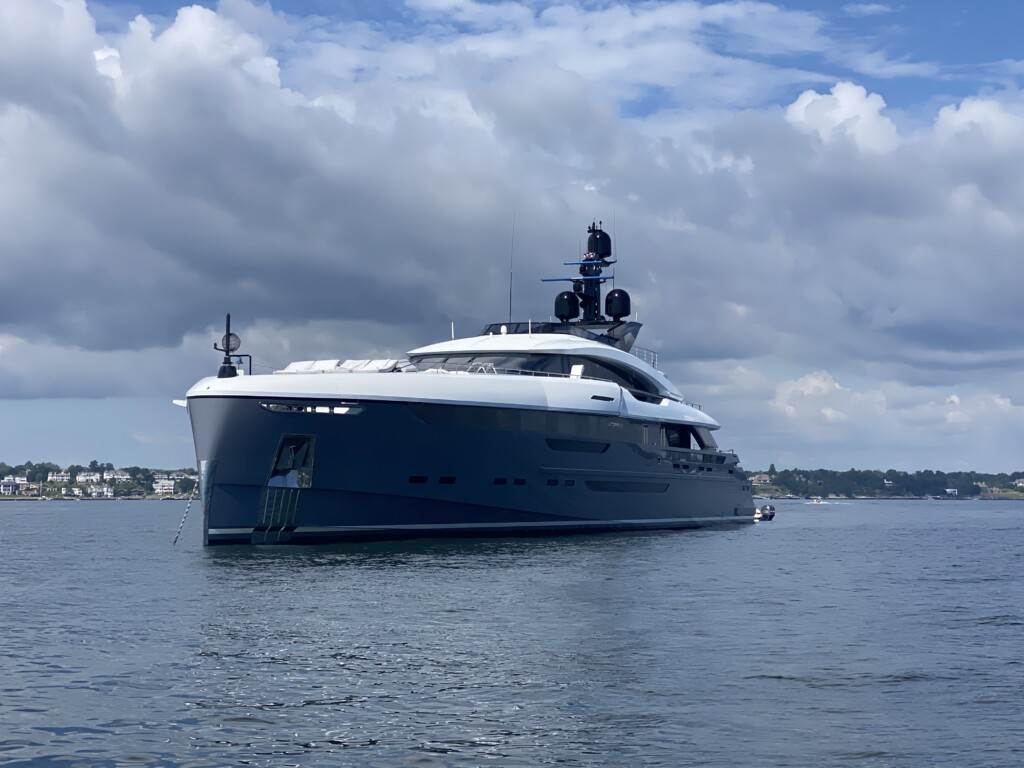 mega yacht Utopia IV off Rye, NY 2021-09-18 - 2 IMG_2162