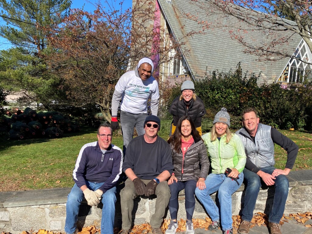 (PHOTOS: The tree haulers, AKA parishioners at Christ's Church Rye.)