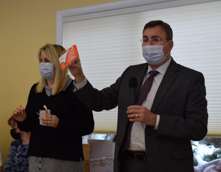 (PHOTO: The Rye City School District's Director of Health Services Tracey Barnett (left) and Superintendent Eric Byrne (right) visited seniors at Rye Recreation's Damiano Recreation Center Wednesday to distribute 180 iHealth COVID-19 test kits.)