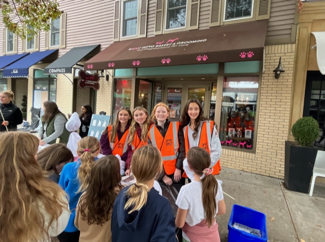 (PHOTO: Rye High School Freshman, Cameron Harwood, Willa Byrne, Lucy Donahue and Cara Scansaroli, help little ones with arts and crafts while they wait for their window paint to dry.)