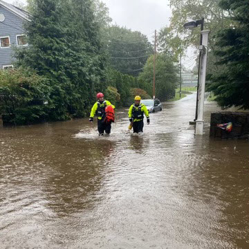 (PHOTO: Rye PD at driveway of the Community Synagogue of Rye at 200 Forest Avenue on Friday, September 29, 2023.)