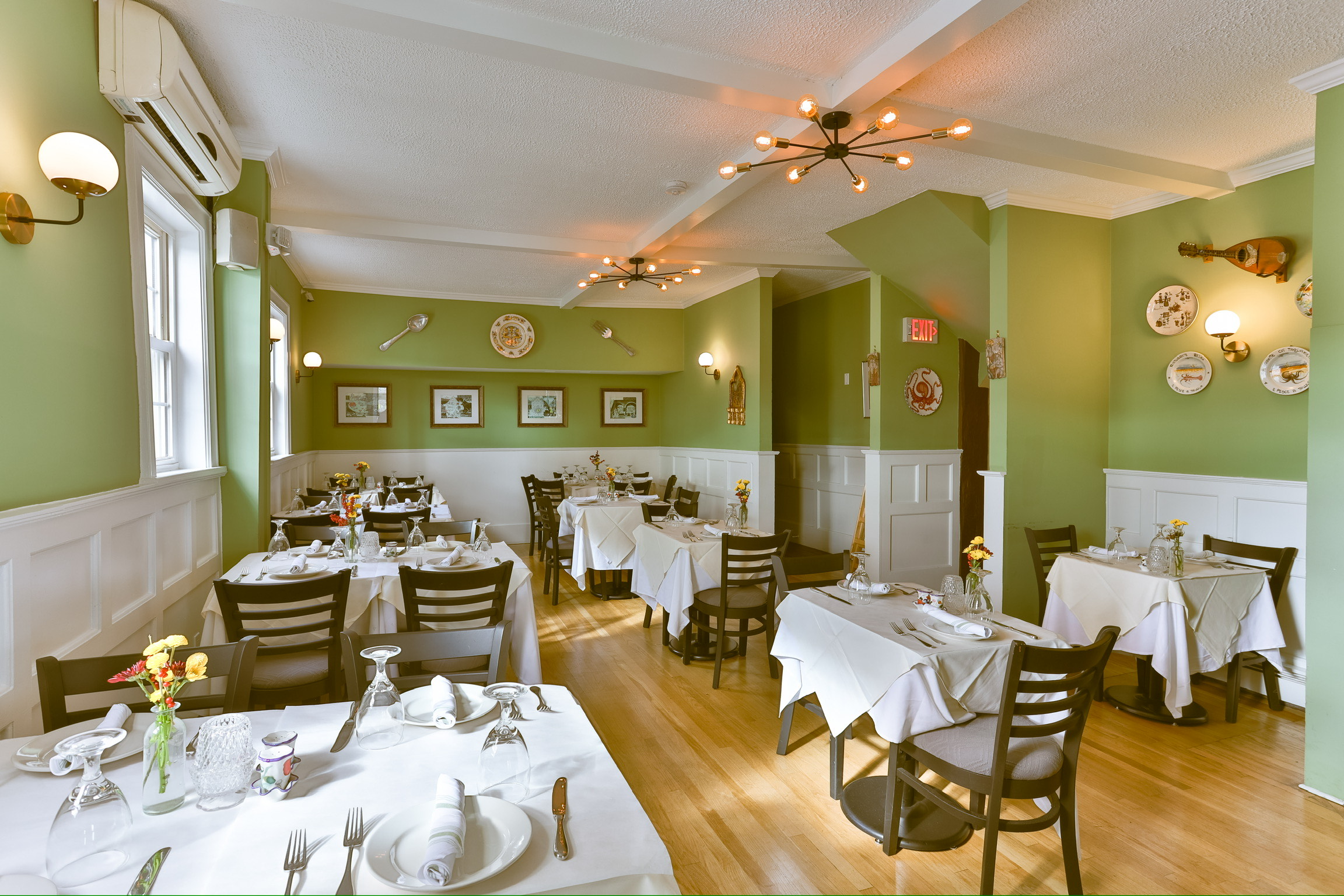 (PHOTO: The cozy, inviting interior of Rosa's Cucina Italiana.)