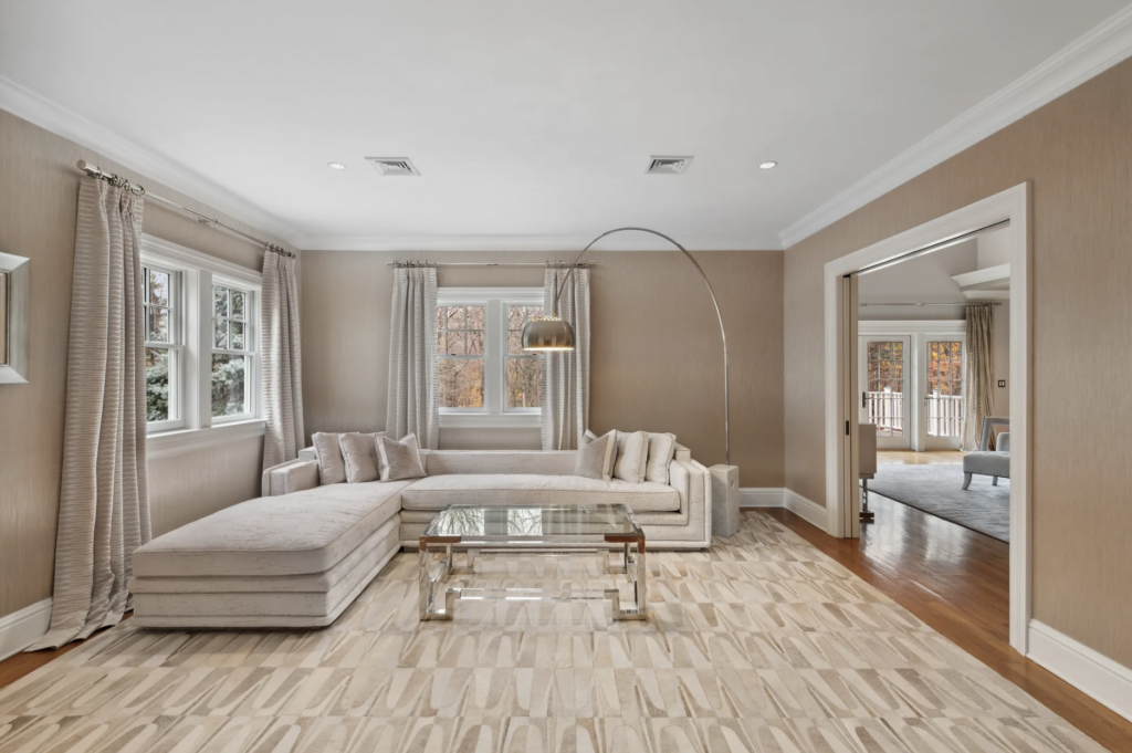 34 Dublin Hill Drive, Greenwich