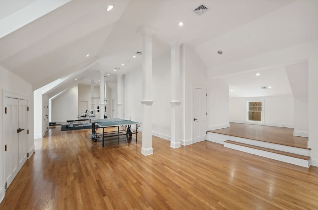 34 Dublin Hill Drive, Greenwich