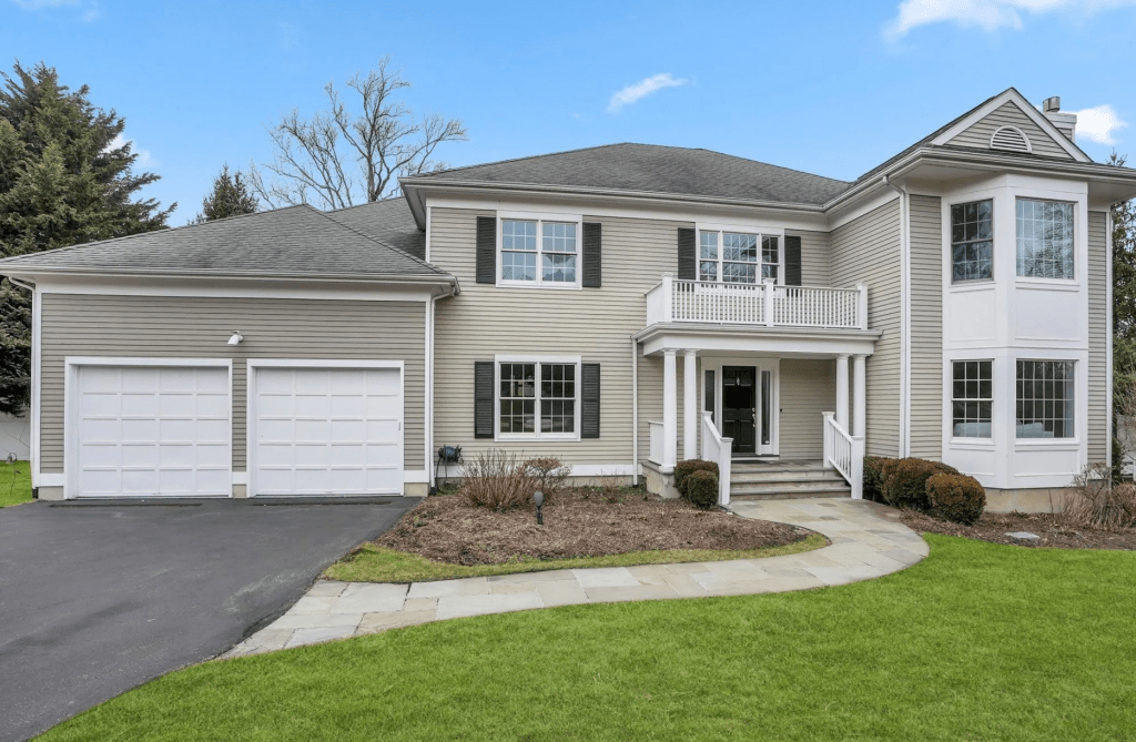 4 Morris Court, Rye
