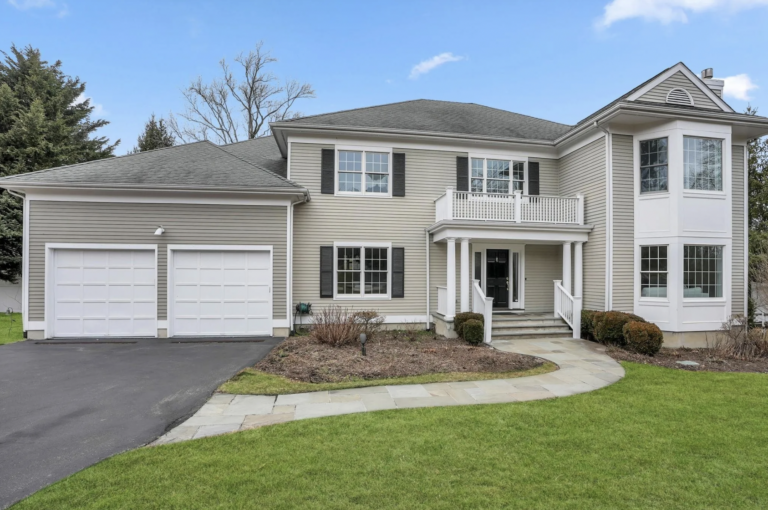 4 Morris Court, Rye