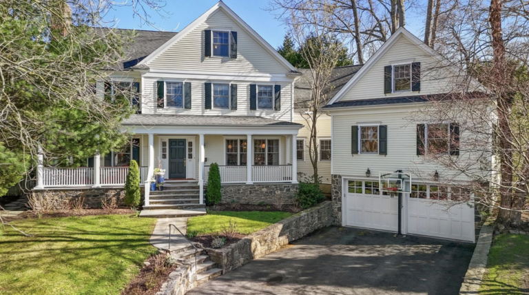 10 Hickory Drive, Rye