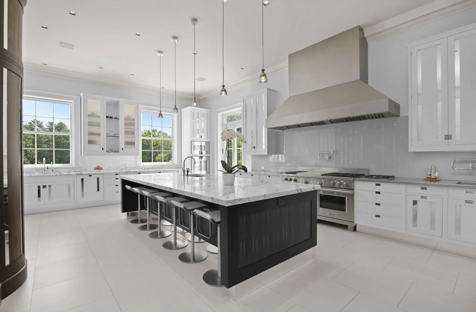555 Lake Avenue, Greenwich