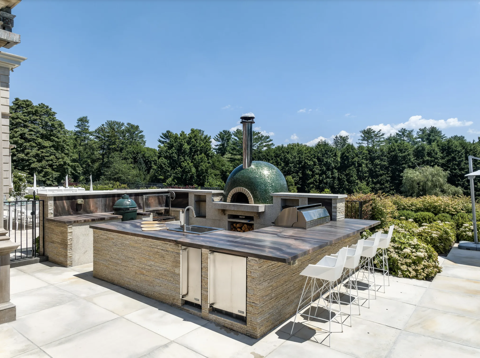555 Lake Avenue, Greenwich