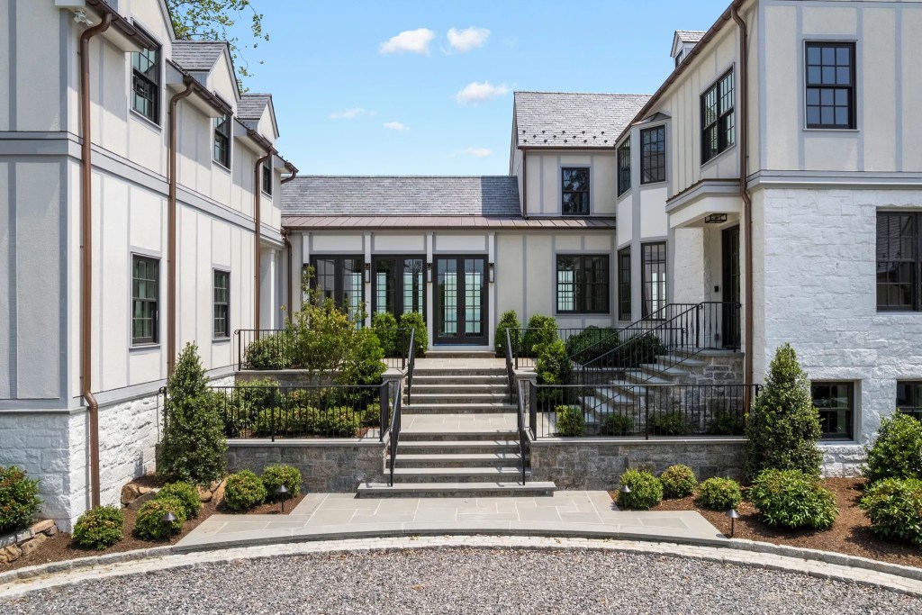 104 Premium Point Road, Mamaroneck