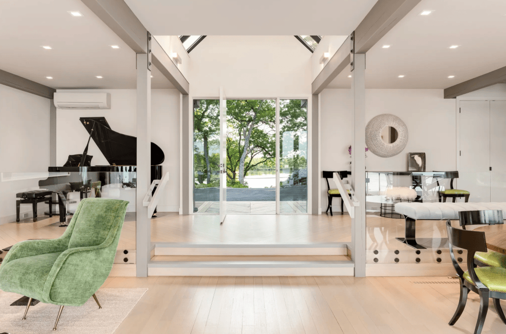 261 Kirby Lane, Rye