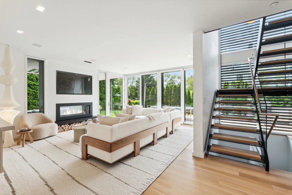 35 Halsted Place, Rye
