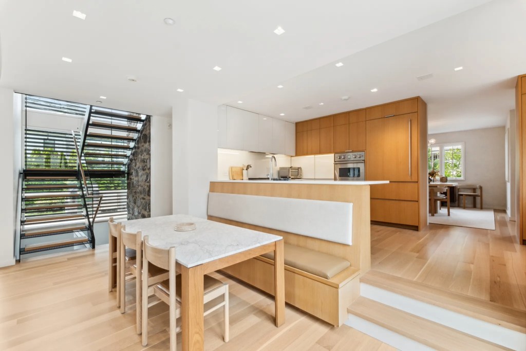 35 Halsted Place, Rye