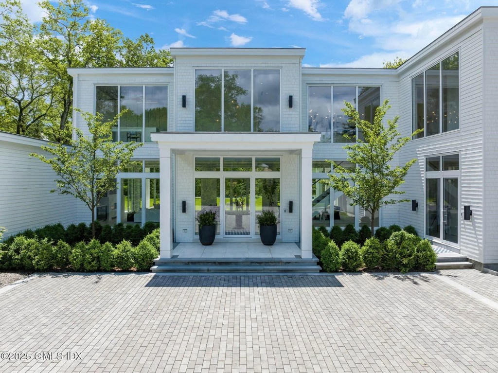 8 Fox Run Lane, Greenwich