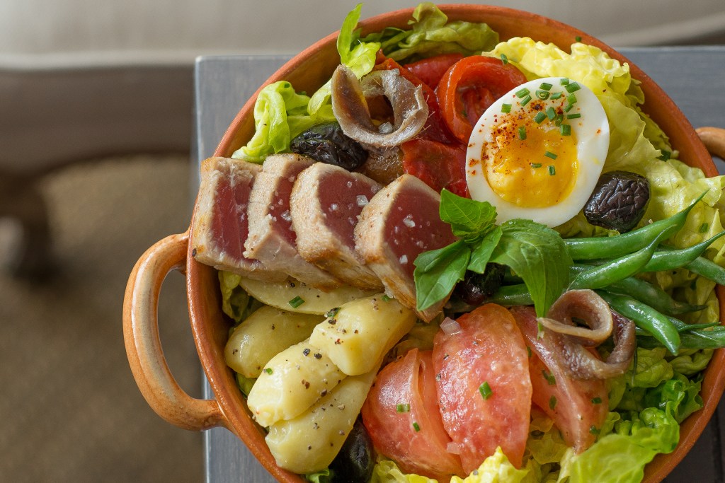 (PHOTO: Tuna Nicoise Salad at l’escale in Greenwich. Contributed.)