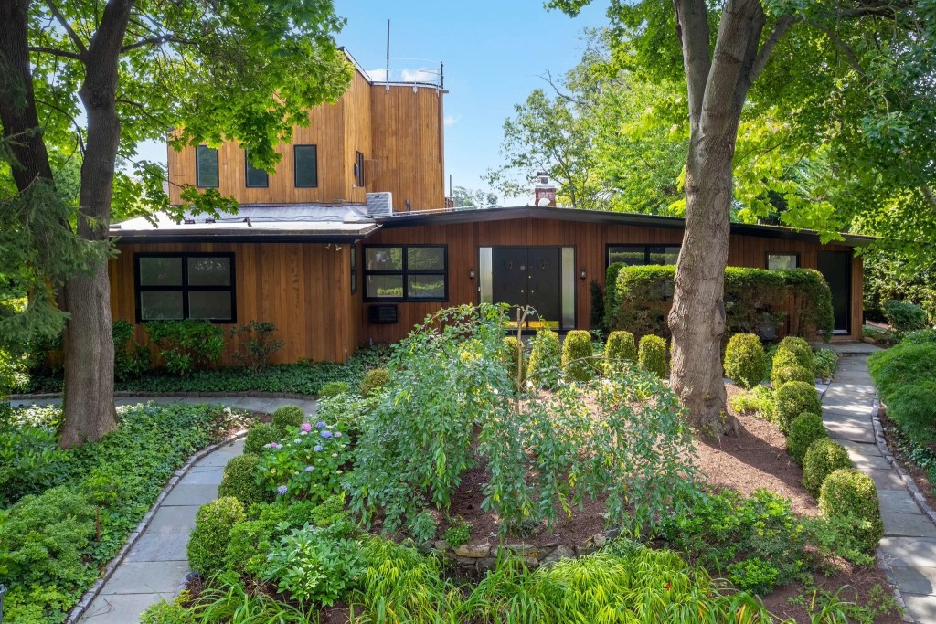 1160 Greacen Point Road, Mamaroneck