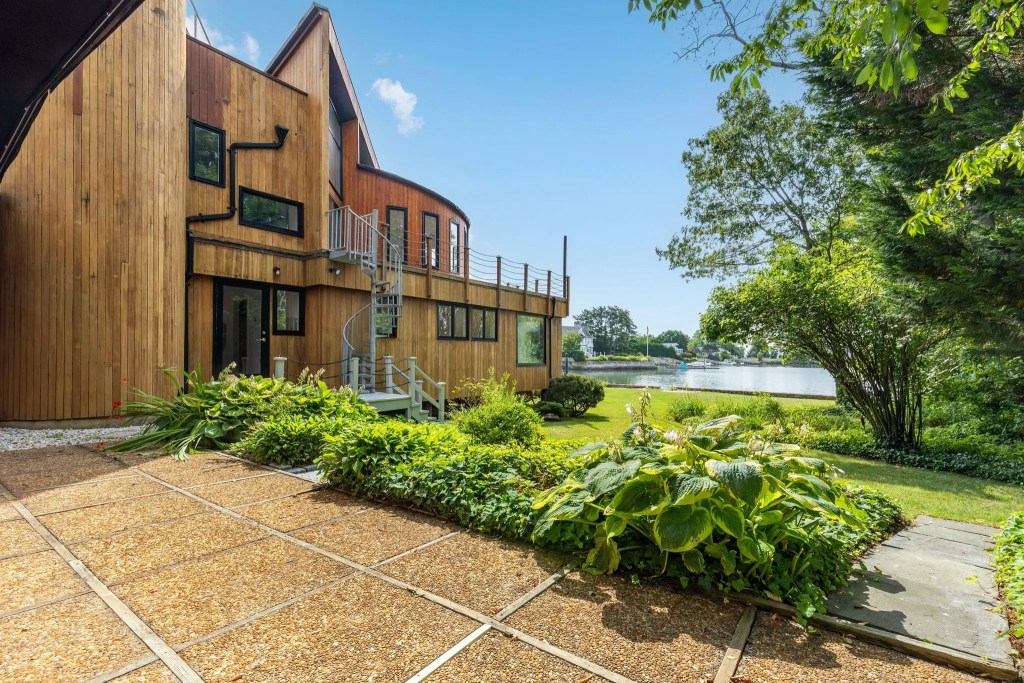 1160 Greacen Point Road, Mamaroneck