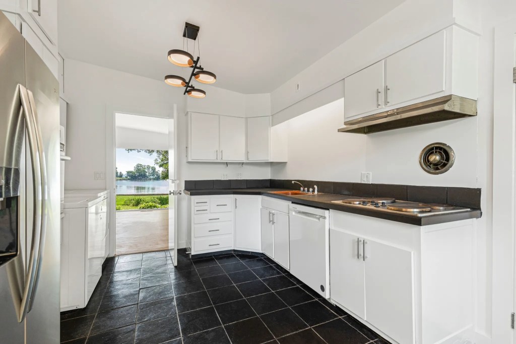 1160 Greacen Point Road, Mamaroneck