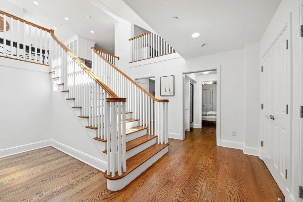 73 Park Drive South, Rye