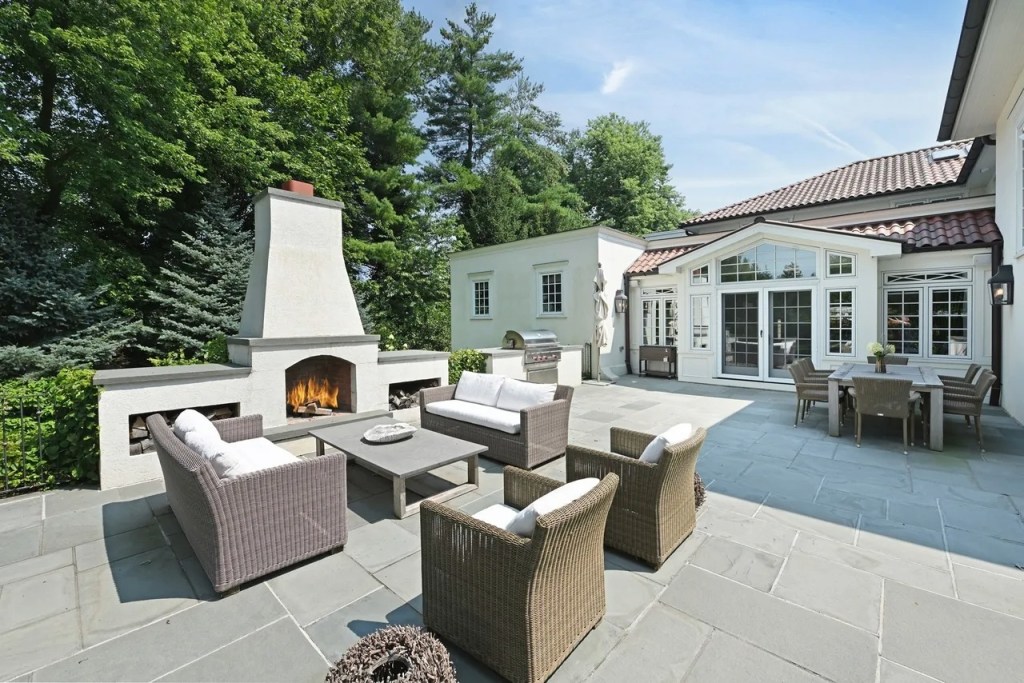73 Park Drive South, Rye