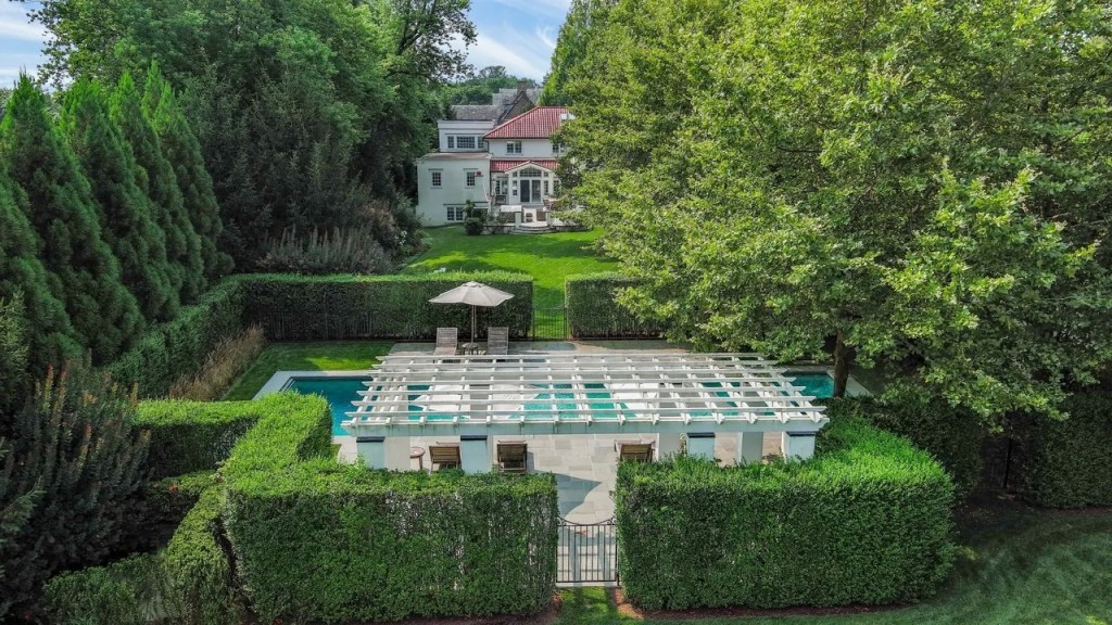73 Park Drive South, Rye