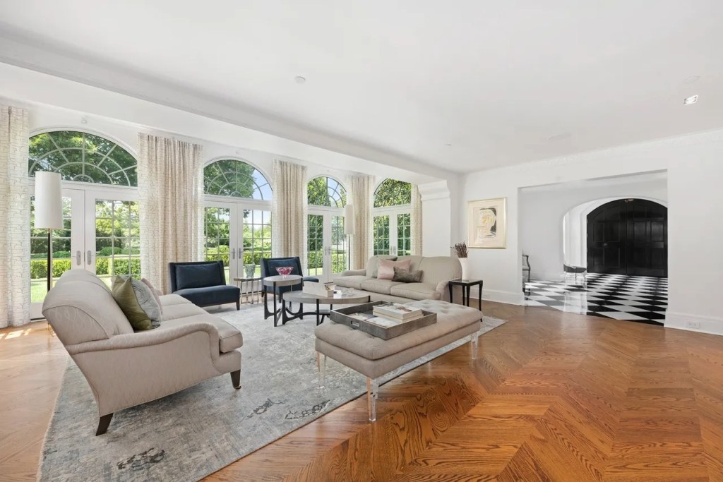 73 Park Drive Drive South, Rye
