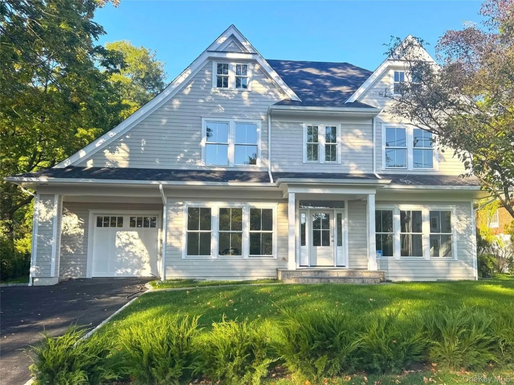 76 Glen Oaks Drive, Rye