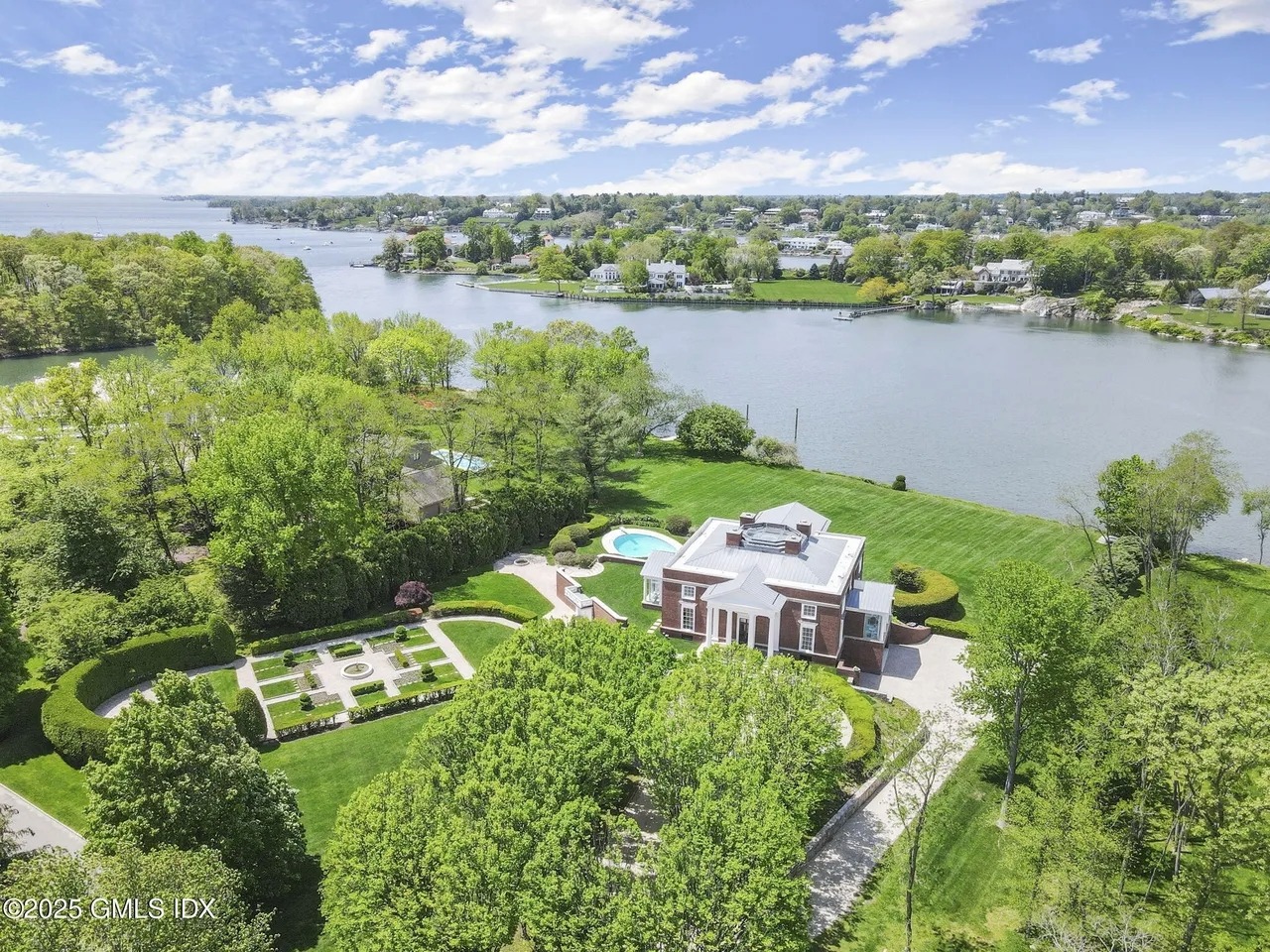 16 Windrose Way, Greenwich