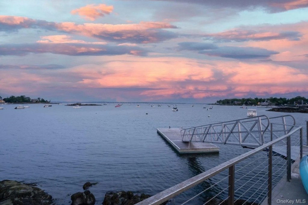 217 Hommocks Road, Larchmont
