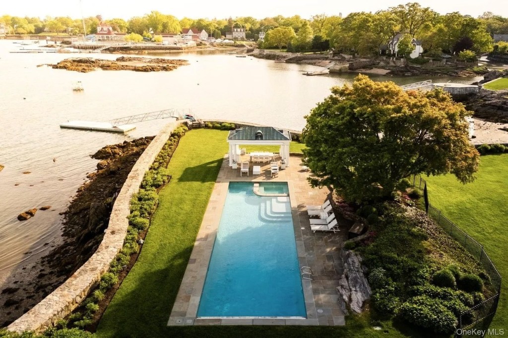 217 Hommocks Road, Larchmont