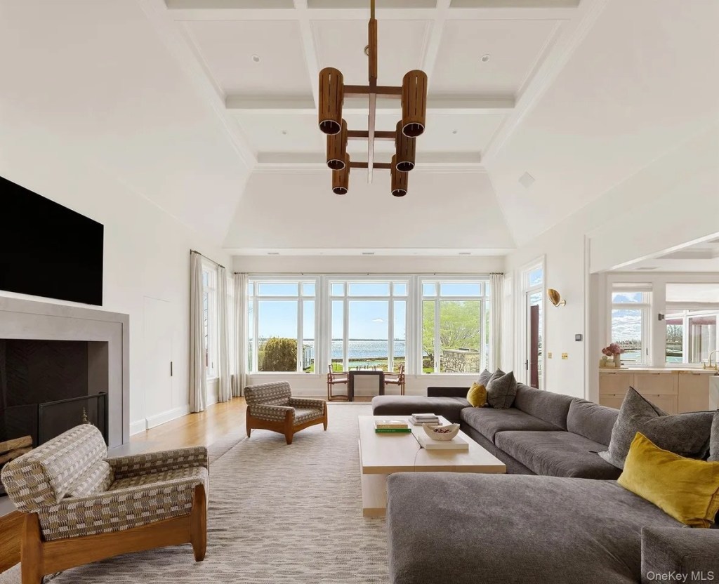 217 Hommocks Road, Larchmont