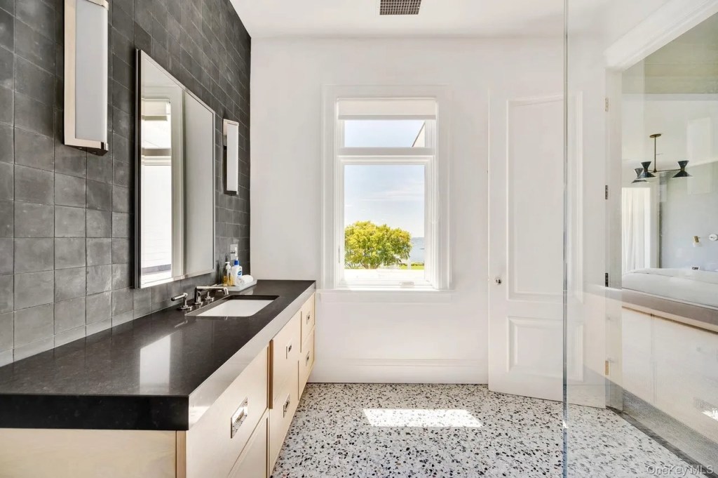 217 Hommocks Road, Larchmont