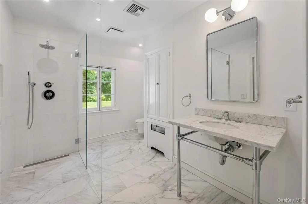 6 Loden Lane, Purchase