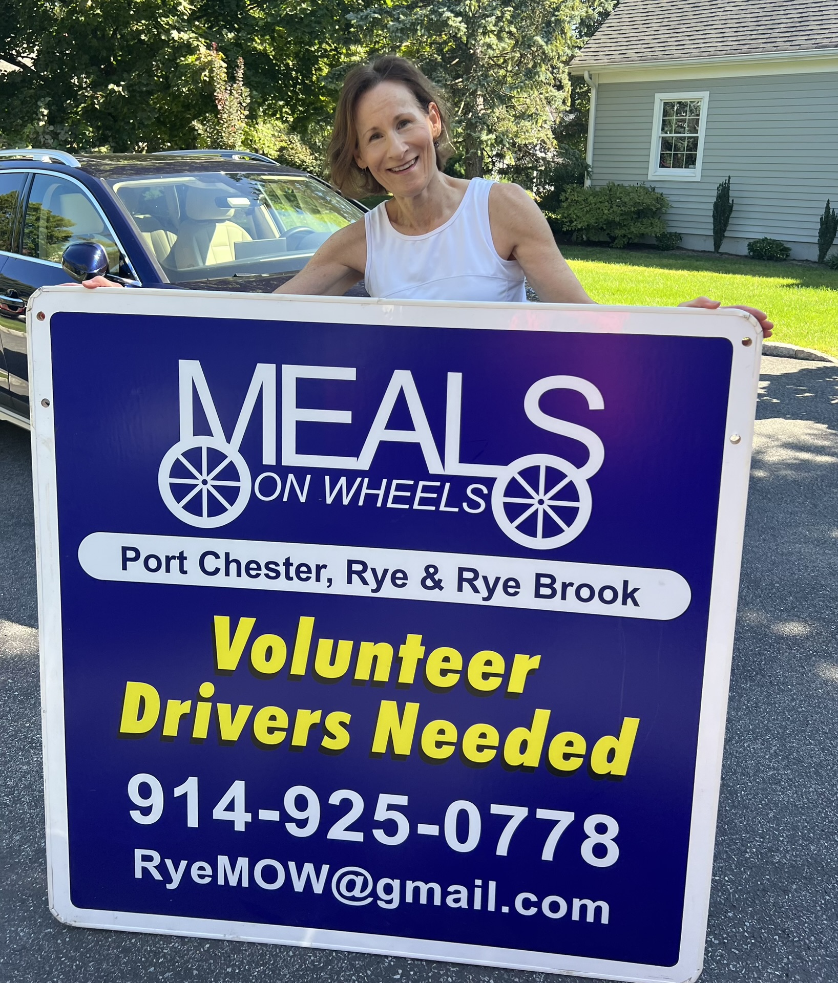 (PHOTO: Meals on Wheels Vice-President Judi Linton previews promotional sign. Contributed.)