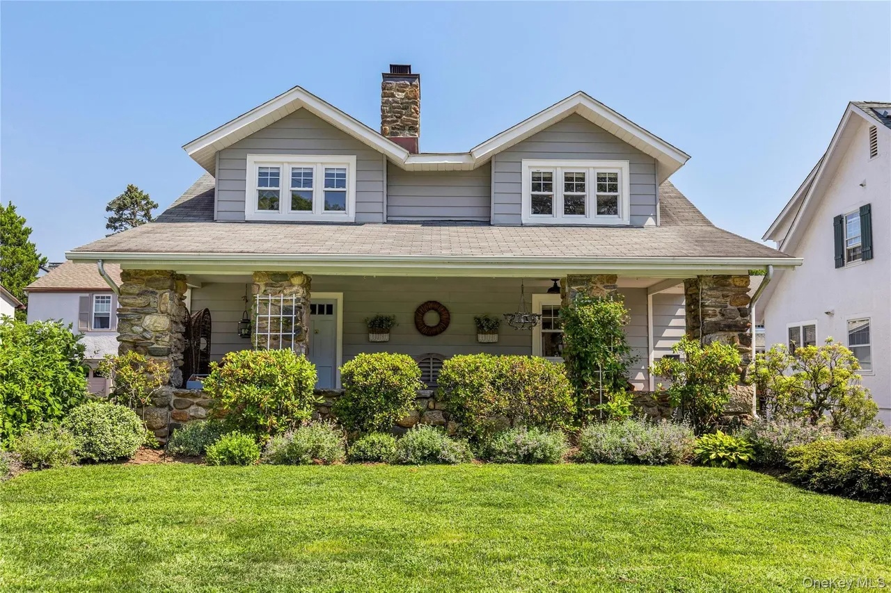 321 Rye Beach Avenue, Rye
