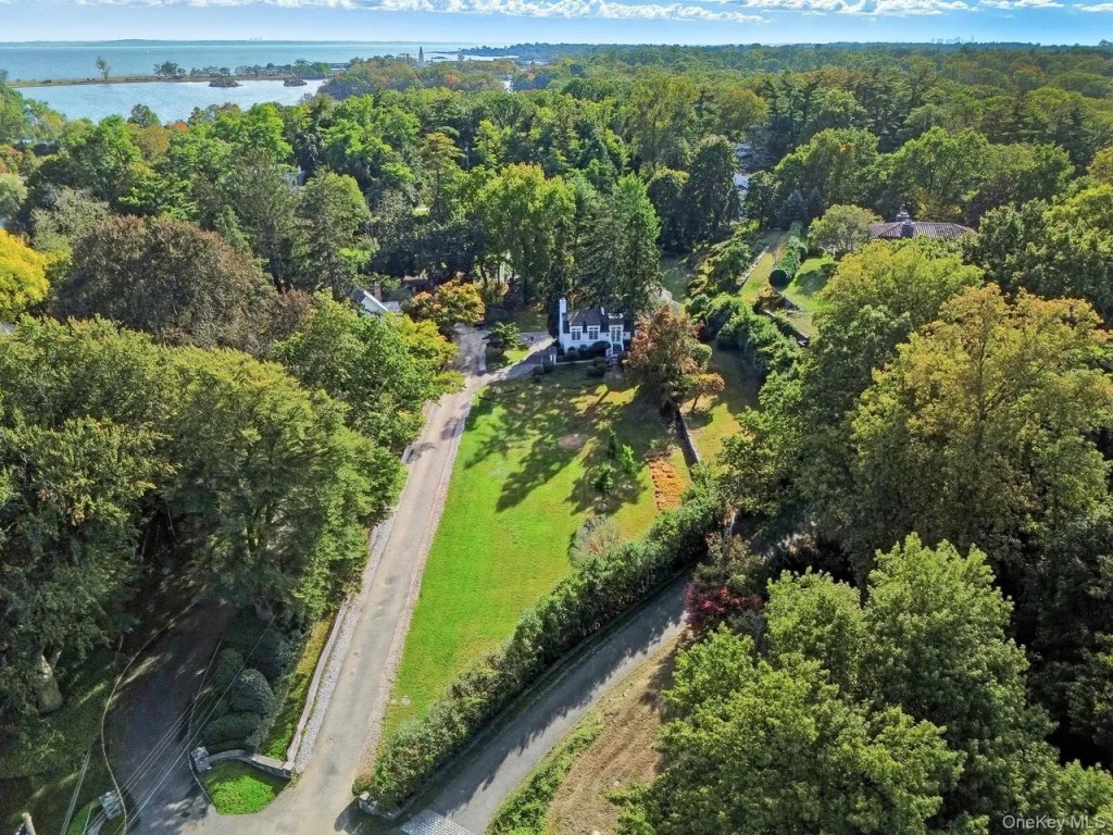 162 Kirby Lane, Rye