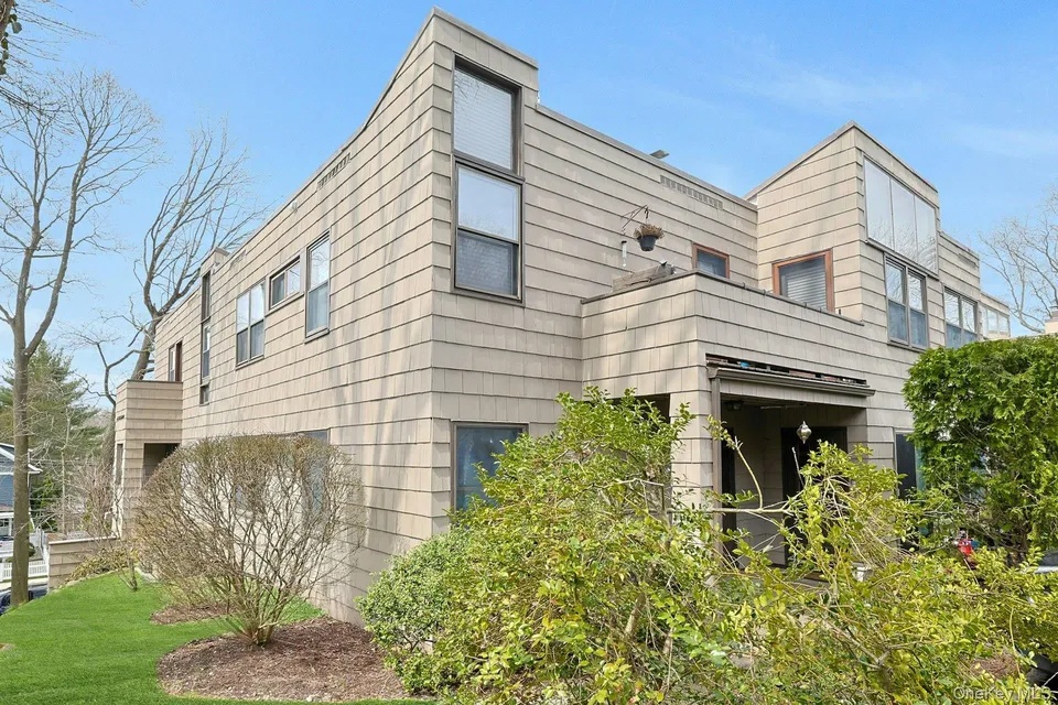 216 Purchase Street (Unit 1F), Rye