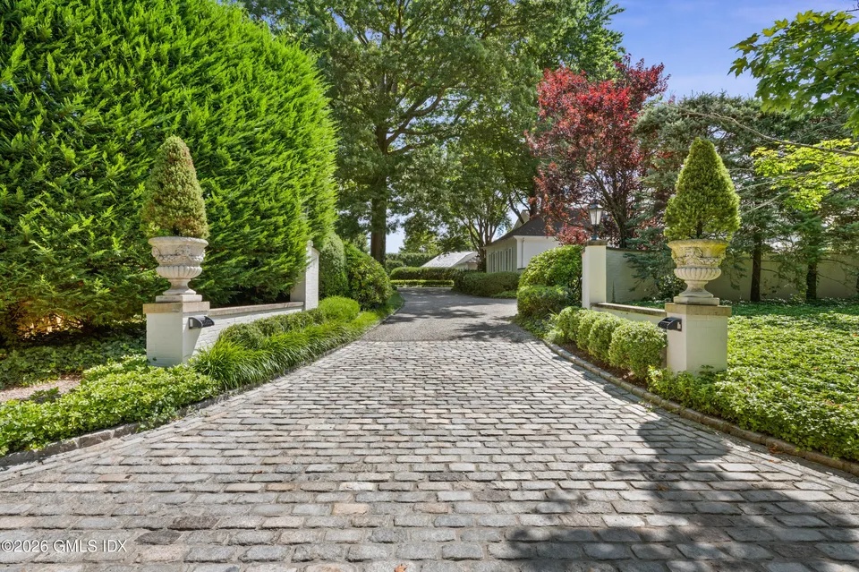 25 Field Point Circle, Greenwich