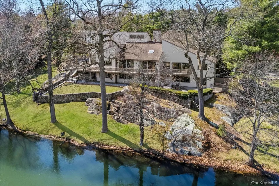 3 Lakeside Drive, Rye