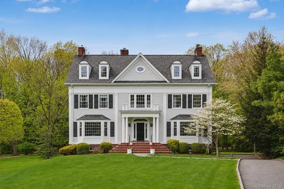 10 Morris Court, Rye