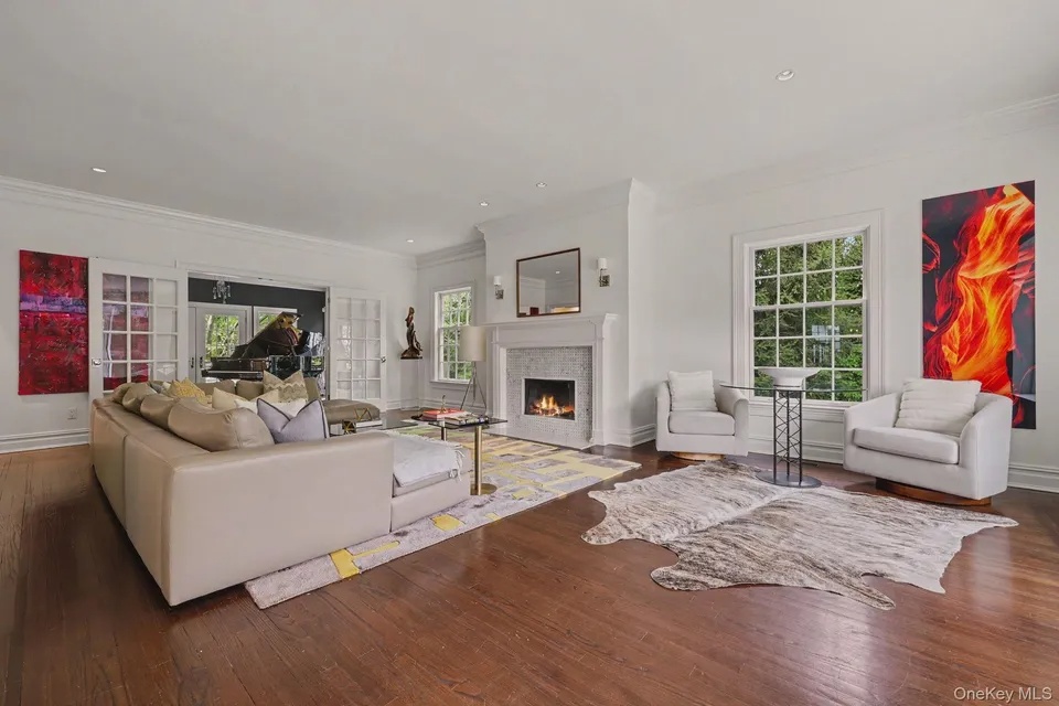 10 Morris Court, Rye