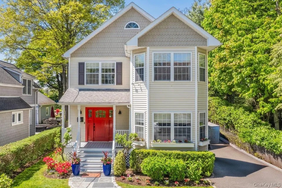 34 Davis Avenue, Rye