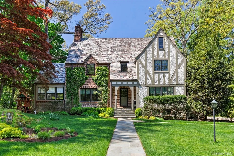 10 Woodland Drive, Rye