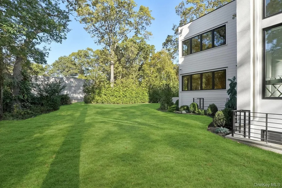 9 Kirby Lane North, Rye
