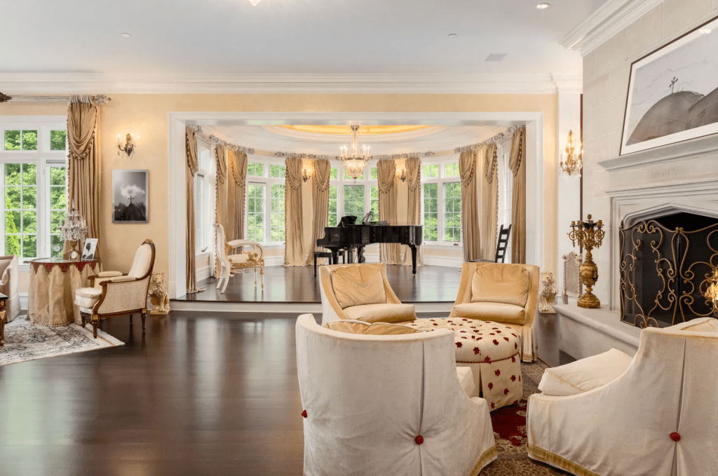 17 Cowdray Park Drive, Armonk