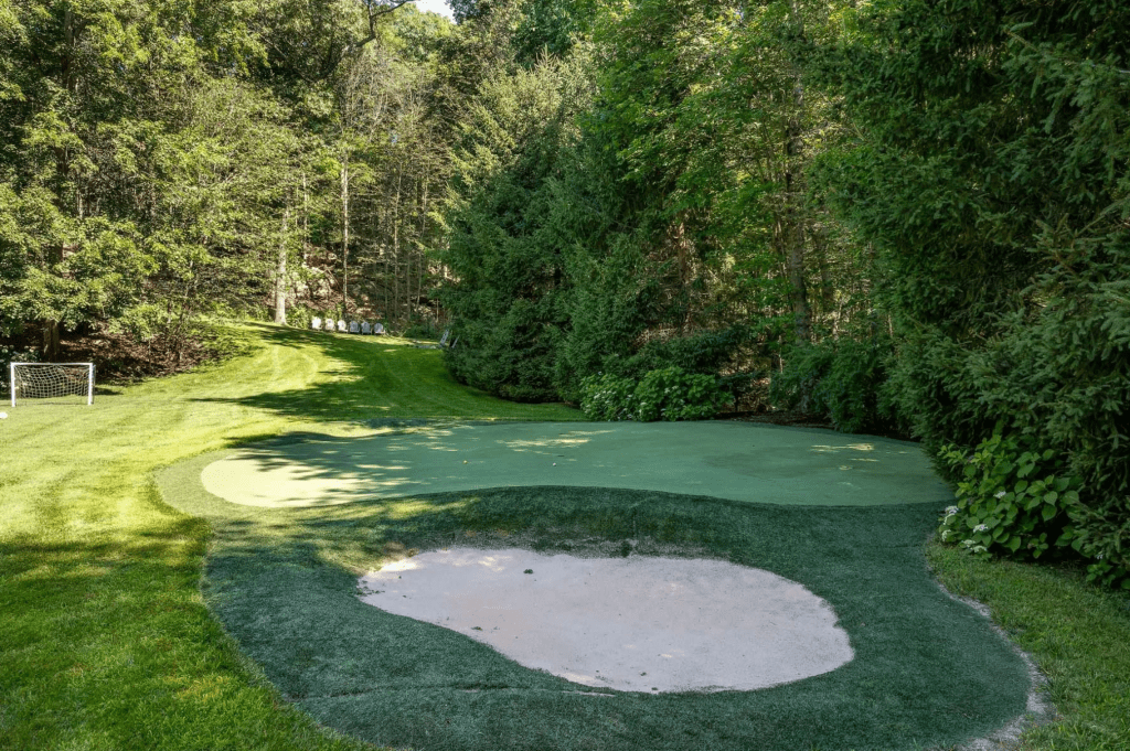 17 Cowdray Park Drive, Armonk
