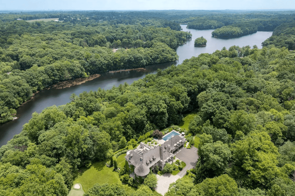 17 Cowdray Park Drive, Armonk