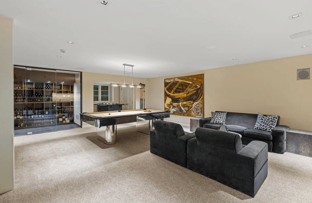 106 Premium Point Road, New Rochelle
